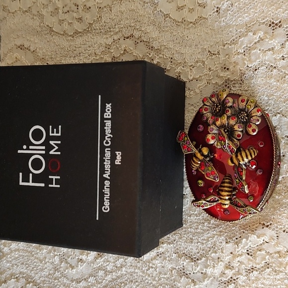 Genuine Austrian Crystal Trinket Jewelry Box NEW! Flowers and Bees Accent - Picture 5 of 11